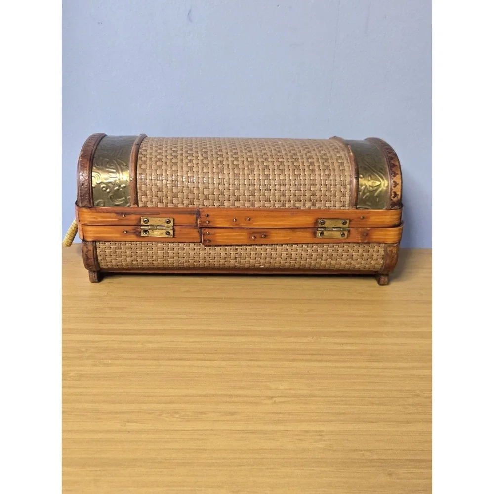 Vintage Asian‎ Style Woven Wicker Treasure Chest Box.